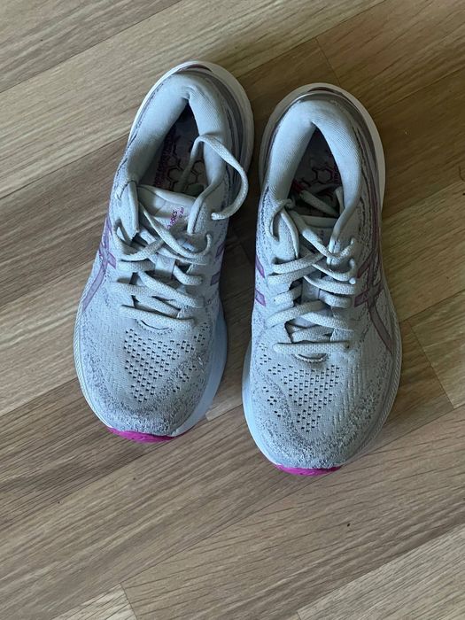 Кроссовки женские Asics 37.5 размер.