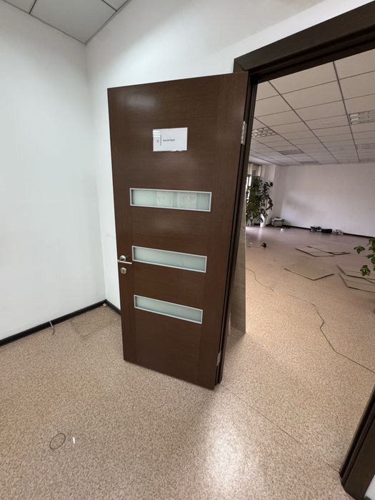 Двери 80см ширина , 8 шт есть