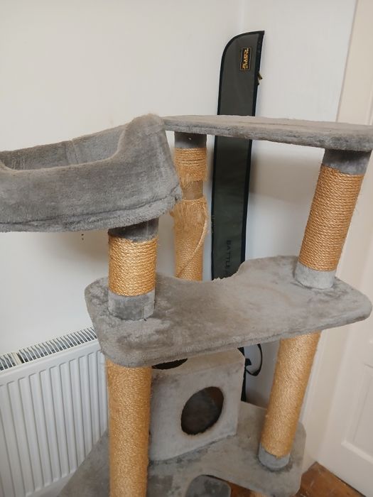 Loc de joaca pt pisici