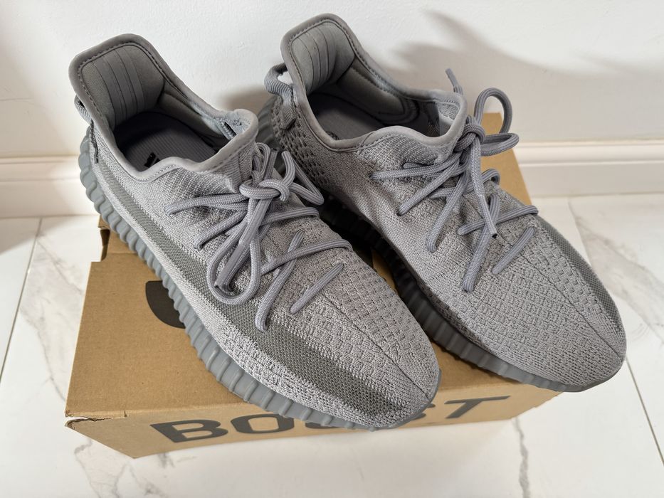 Schimb/ Vand Yeezy Steel Grey ca noi marime: 44