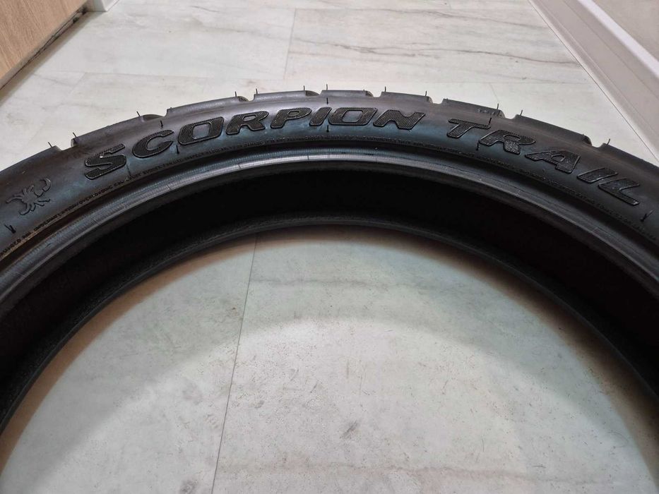 120/90 - 17 M/C 64S   Pirelli Scorpion Trail , 160/80 - 15 Bridgestone Exedra Max