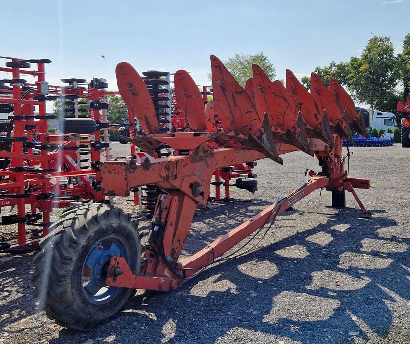Plug reversibil purtat/hidraulic Massey Ferguson.