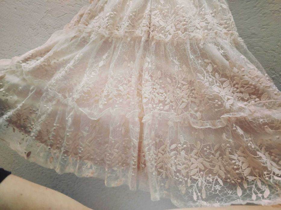 Rochie frumoasa, dantela, culoare roz prafuit