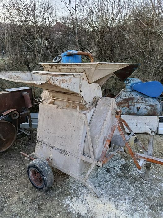 Moară la tractor.    .
