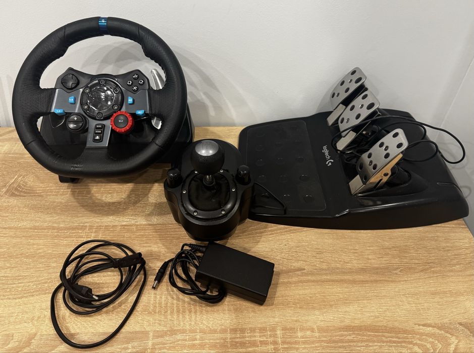 Logitech g29 волан с педали и скоростен лост shifter ПЪЛЕН КОМПЛЕКТ
