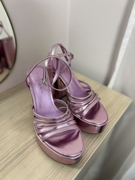 Sandale Bershka, marimea 37