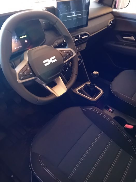 Vând dacia logan  journey facelift.1.0 tce 100cp BENZINĂ. Unic proprietar  ,  2026,   .Garanție 3 ani de fabrică