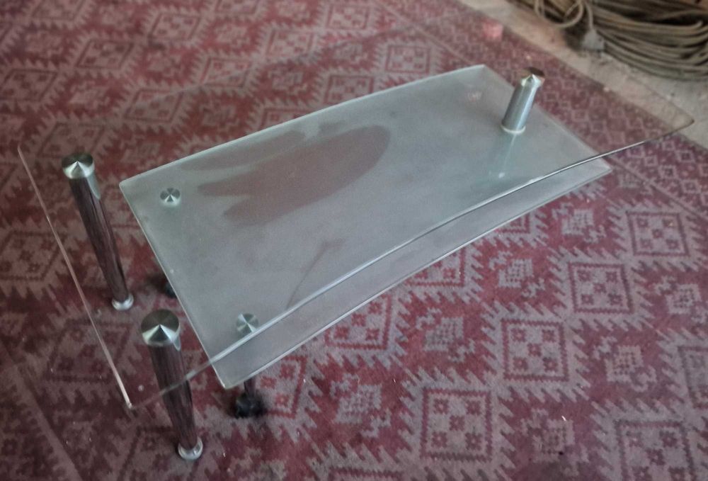 Стъклена холна маса