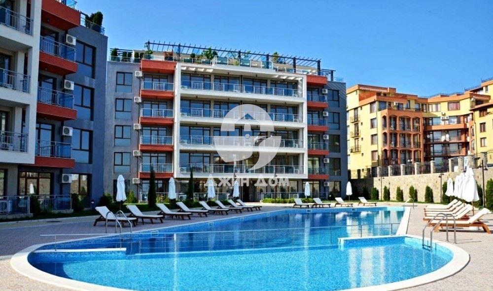 Продава се Тристаен апартамент в Свети Влас - 122 кв.м за 1500 €/кв.м - Снимка #1