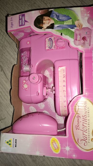 Продам детскую швейную машинку