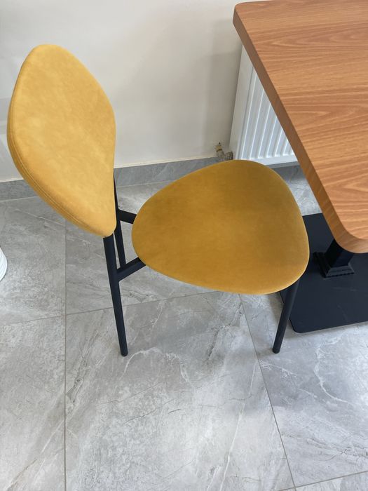 Продам столы и стулья в отличном состоНии