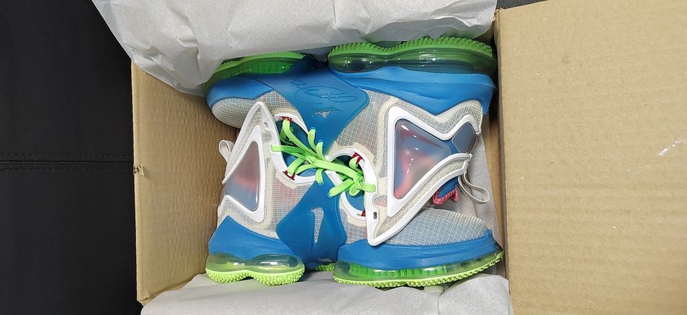 Nike Lebron XIX, номер 42
