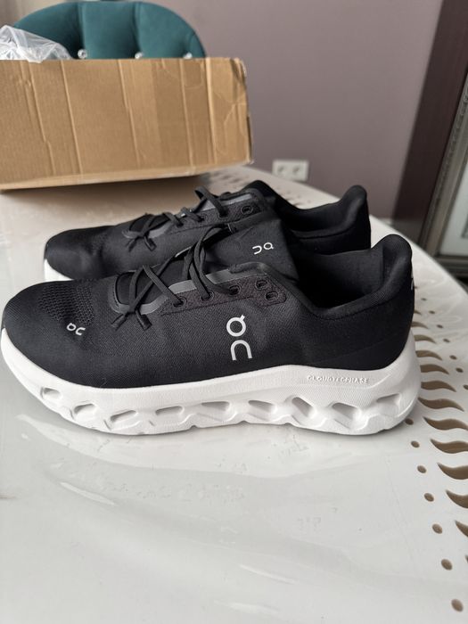 Продам Кроссовки On новые