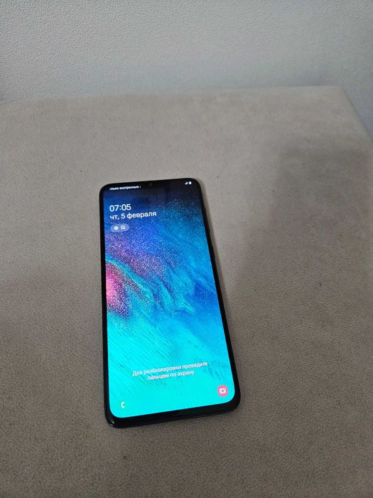 Продам сотовый телефон марки самсунг А 70