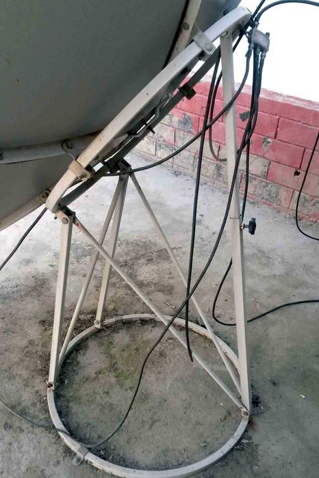 Спутниковая тарелка