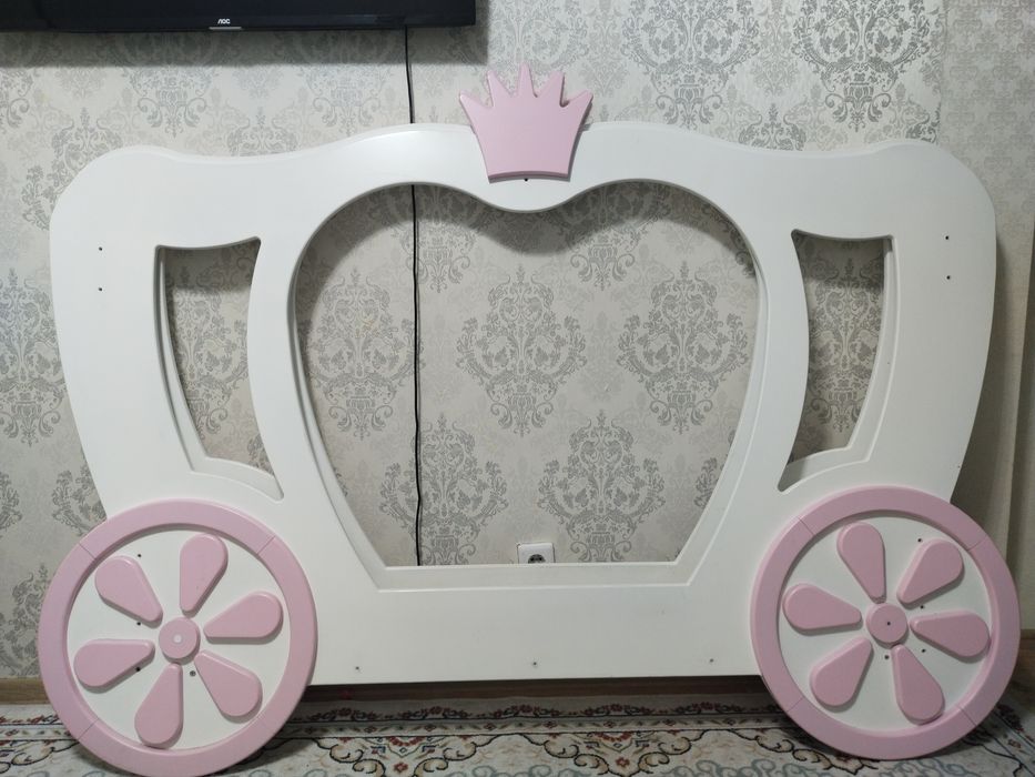 Продам кроватку для принцессы.