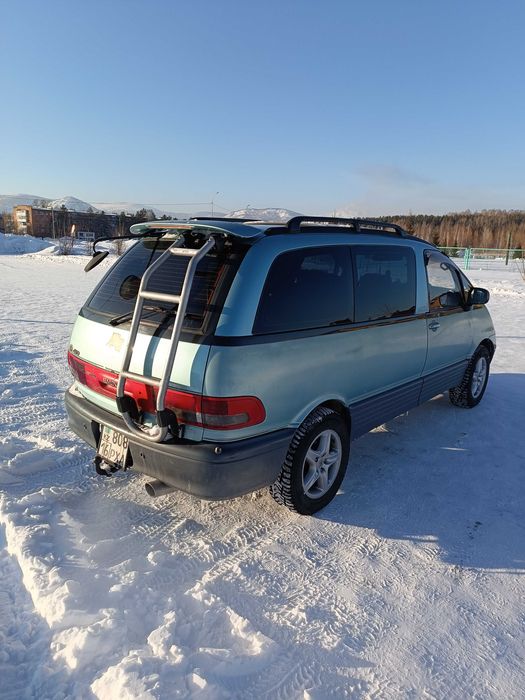 Продам семейный автомобиль