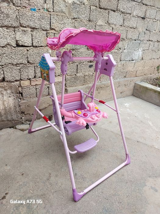 Продаю детскую музыкальнуб качельку