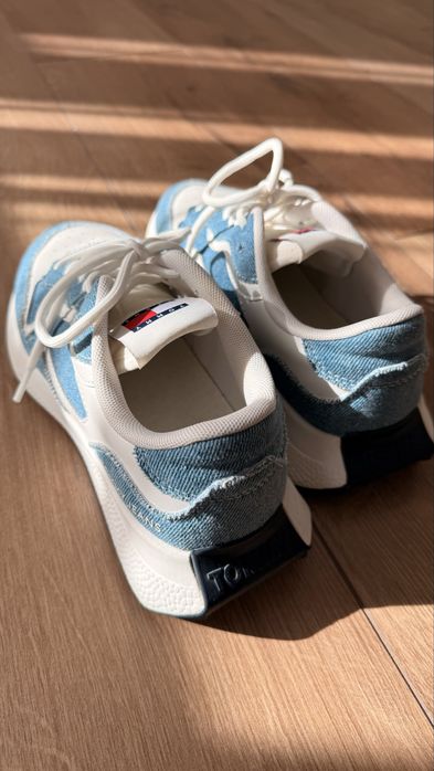 Продам кроссовки Tommy оригинал
