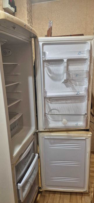 Холодильник Samsung