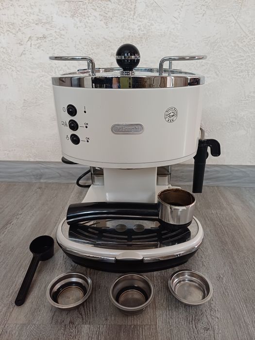 Еспресо кафемашина Delonghi Eco 311.  W