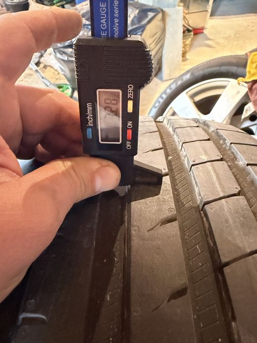 Anvelope Vara 255/40 R19 100Y – Dunlop Sport Maxx RT2 & Goodyear Eagle F1 Asymmetric 3 – ca noi