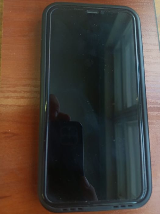 Продам айфон 11.