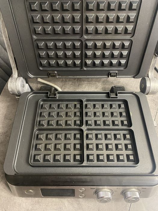 Продам гриль Delonghi CGH1030D