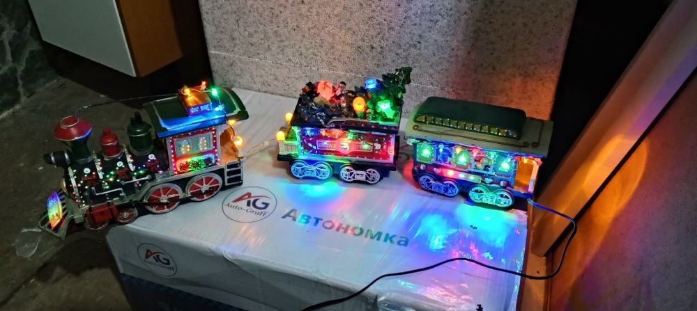 Продам новогодний поезд