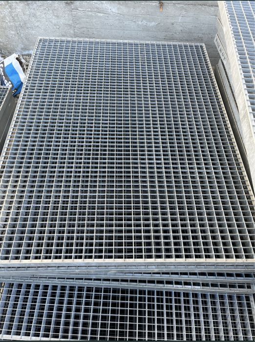 Vand trepte/gretare zincate cel mai bun pret transport in toata tara