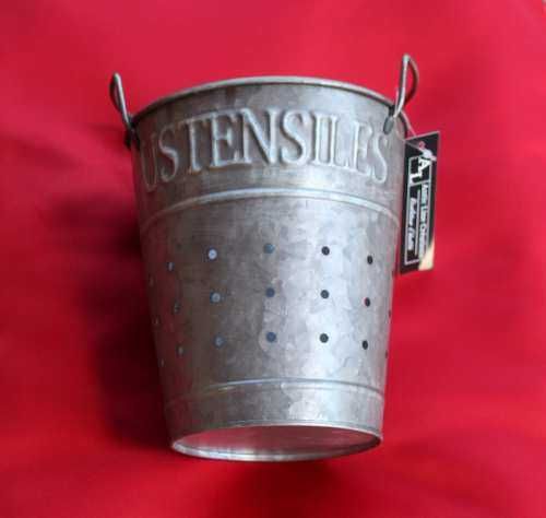 Метален съд за прибори