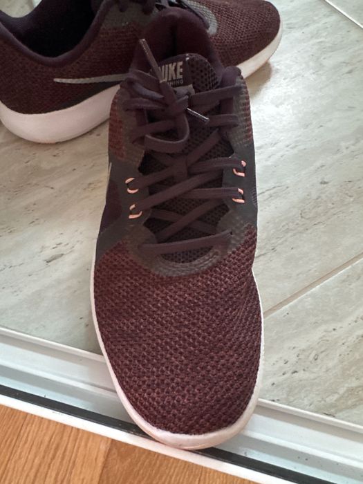 Дамски маратонки Nike FLEX ESSENTIAL TRAINING 41, отлично състояние