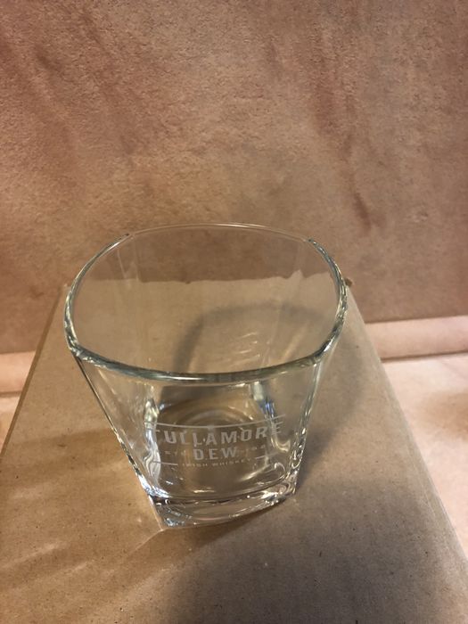 Чаши за шампанско,вино,уиски,бира.