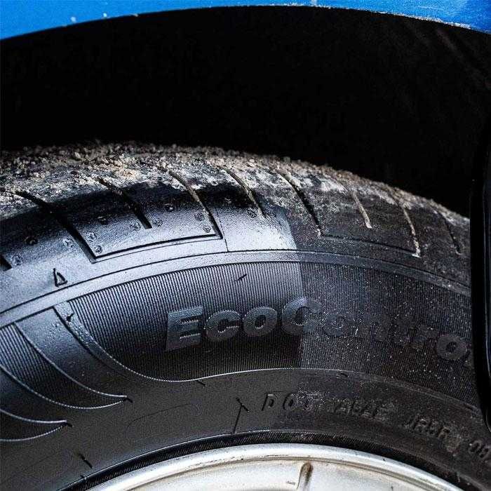 Спрей за блясък на гуми Carbonax 720мл 104