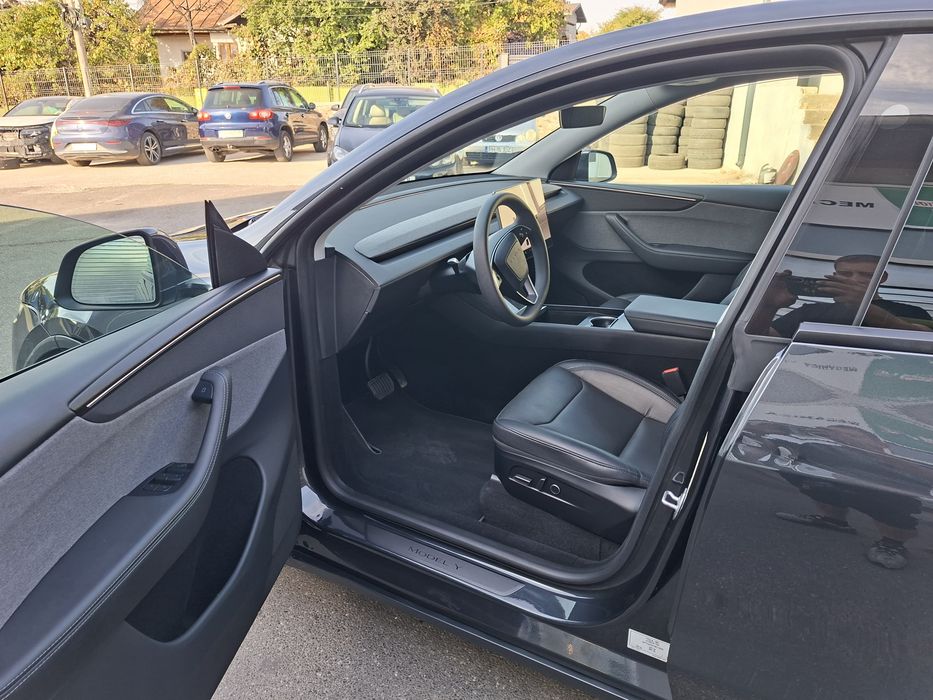 Tesla Model Y  Juniper / long range usor avariat