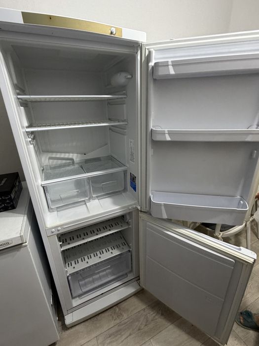 Продам Холодильник indesit
