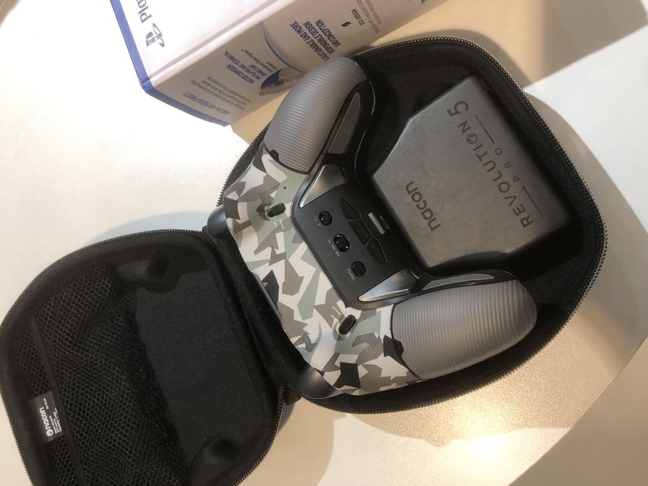 Nacon Revolution 5 Pro (PS4 / PS5 / PC)