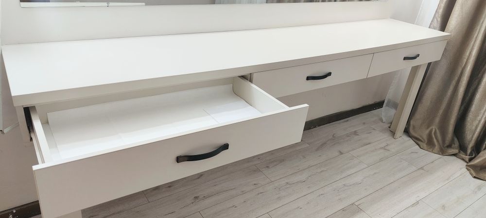 Masa se makeup cu oglinda si suport led ikea