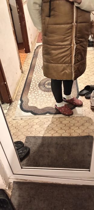 Дамски кафяв елек.