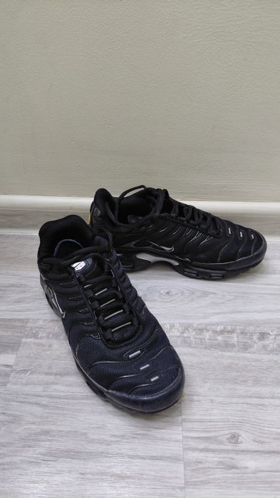 Продам мужские кроссовки