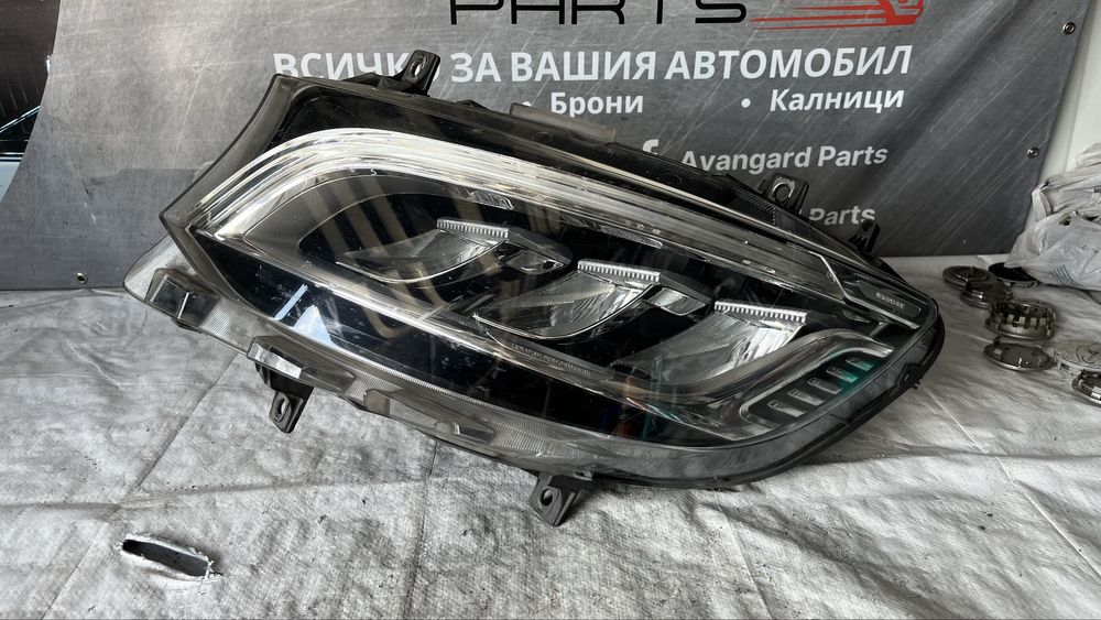 3 броя десен и 1 ляв фар Mercedes Sprinter W910 Full Led