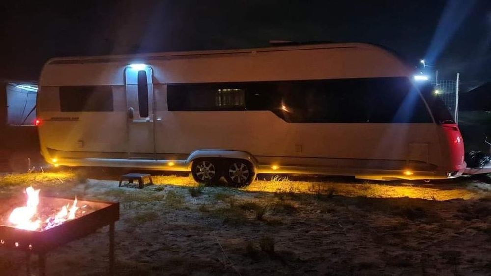 vând rulota hobby premium 700