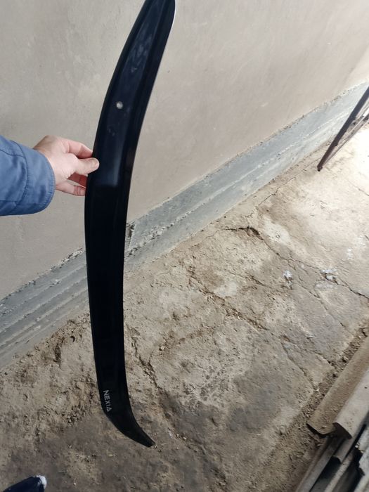 Ветровик на капот