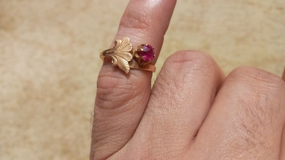 Золотое кольцо с гранатом,  583 проба,СССР.