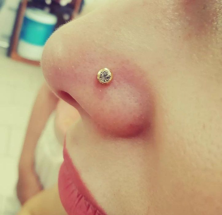 Прокол ушей пирсинг