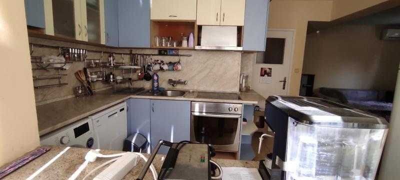 Тристаен дом под наем в Зорница!