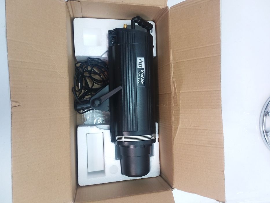 Продам студийный импульсный свет