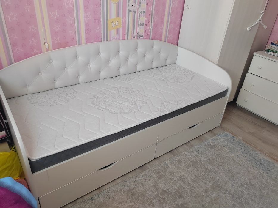 Продам  кравать с матрасои