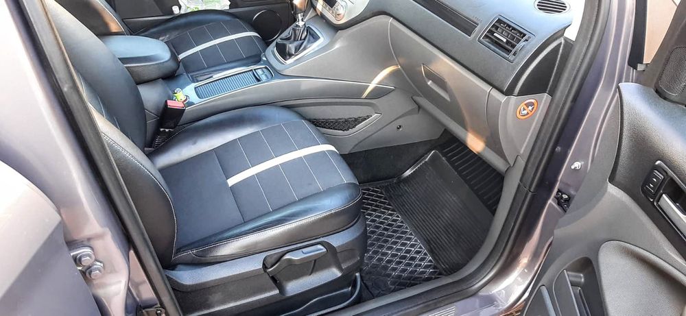 Ford Kuga - 2012