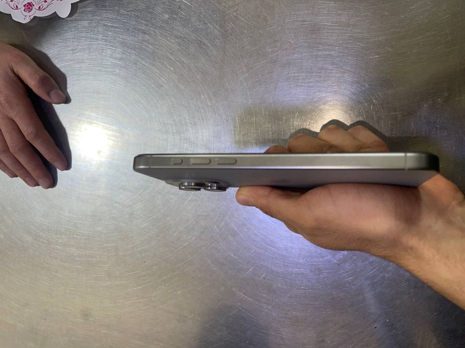 iPhone 15pro max 256 lla esim